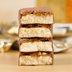 Cross section of Caramel Chaos Protein Bar